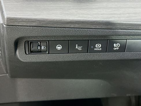 Used 2023 Nissan Ariya AWD image 17