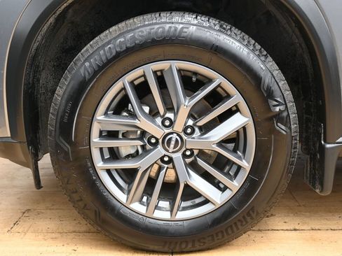 Used 2023 Nissan Rogue S FWD image 9