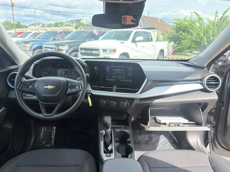 Used 2024 Chevrolet Trax LS w/ Driver Confidence Package FWD image 25