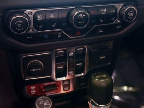 Used 2025 Jeep Wrangler Unlimited Rubicon 4xe w/ Convenience Group image 18