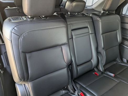 Used 2023 Ford Explorer XLT w/ Equipment Group 202A AWD/4WD image 31