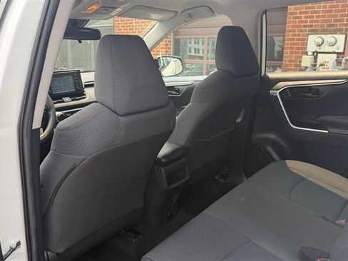 Used 2019 Toyota RAV4 LE FWD image 21
