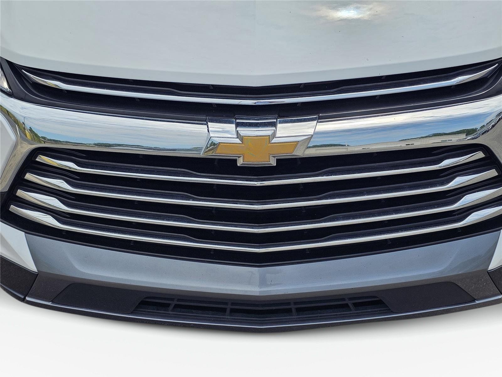 Used 2023 Chevrolet Blazer Premier FWD image 3