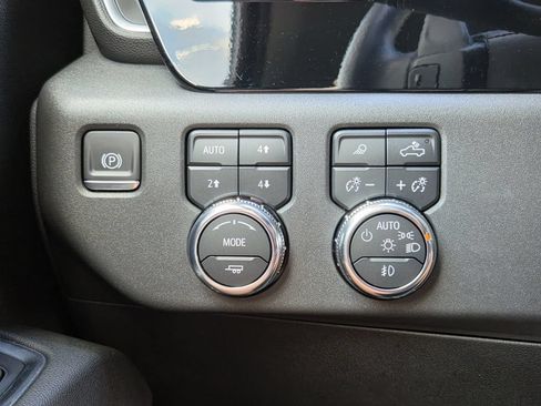 Used 2024 GMC Sierra 1500 SLT AWD/4WD image 30