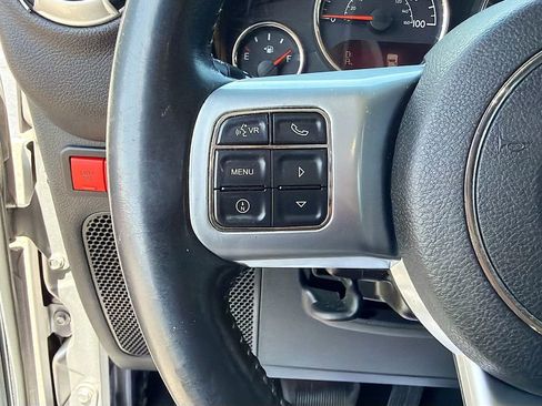 Used 2016 Jeep Wrangler Unlimited Rubicon image 33