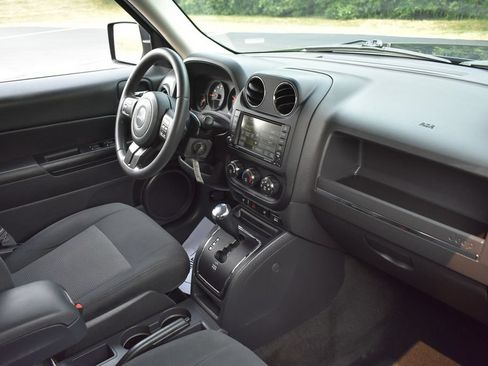Used 2013 Jeep Patriot Latitude FWD image 27