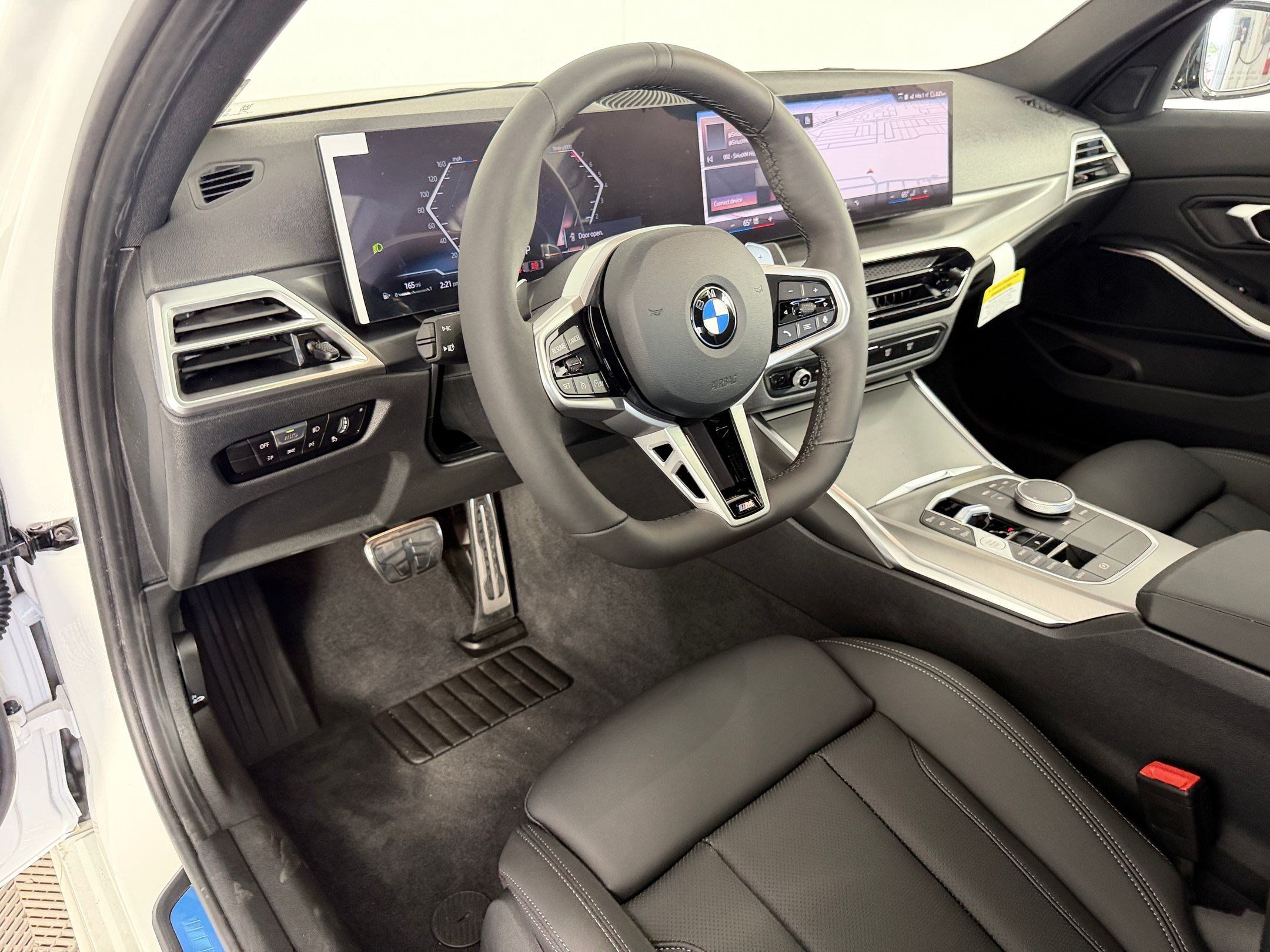 Used 2026 BMW 330i Sedan w/ M Sport Package RWD image 4