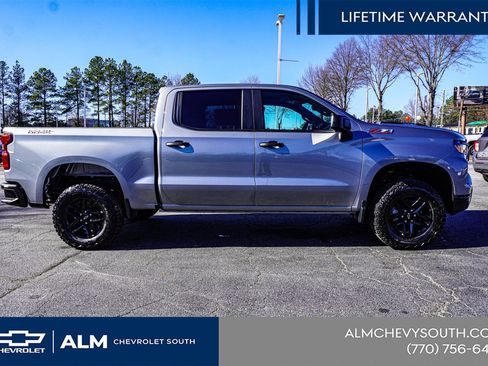 New 2026 Chevrolet Silverado 1500 Custom Trail Boss w/ LPO, Dark Essentials Package AWD/4WD image 9