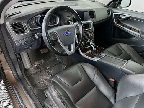 Used 2015 Volvo V60 T5 Cross Country Platinum image 9