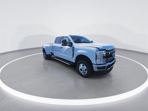 New 2026 Ford F350 XLT image 2