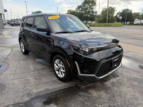 Used 2025 Kia Soul LX w/ LX Technology Package FWD image 3