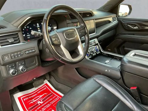 Used 2022 GMC Yukon XL Denali image 13