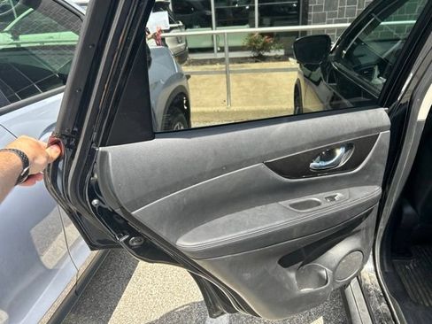 Used 2019 Nissan Rogue SV w/ Premium Package AWD/4WD image 29