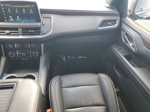 Used 2024 Chevrolet Suburban Premier image 27