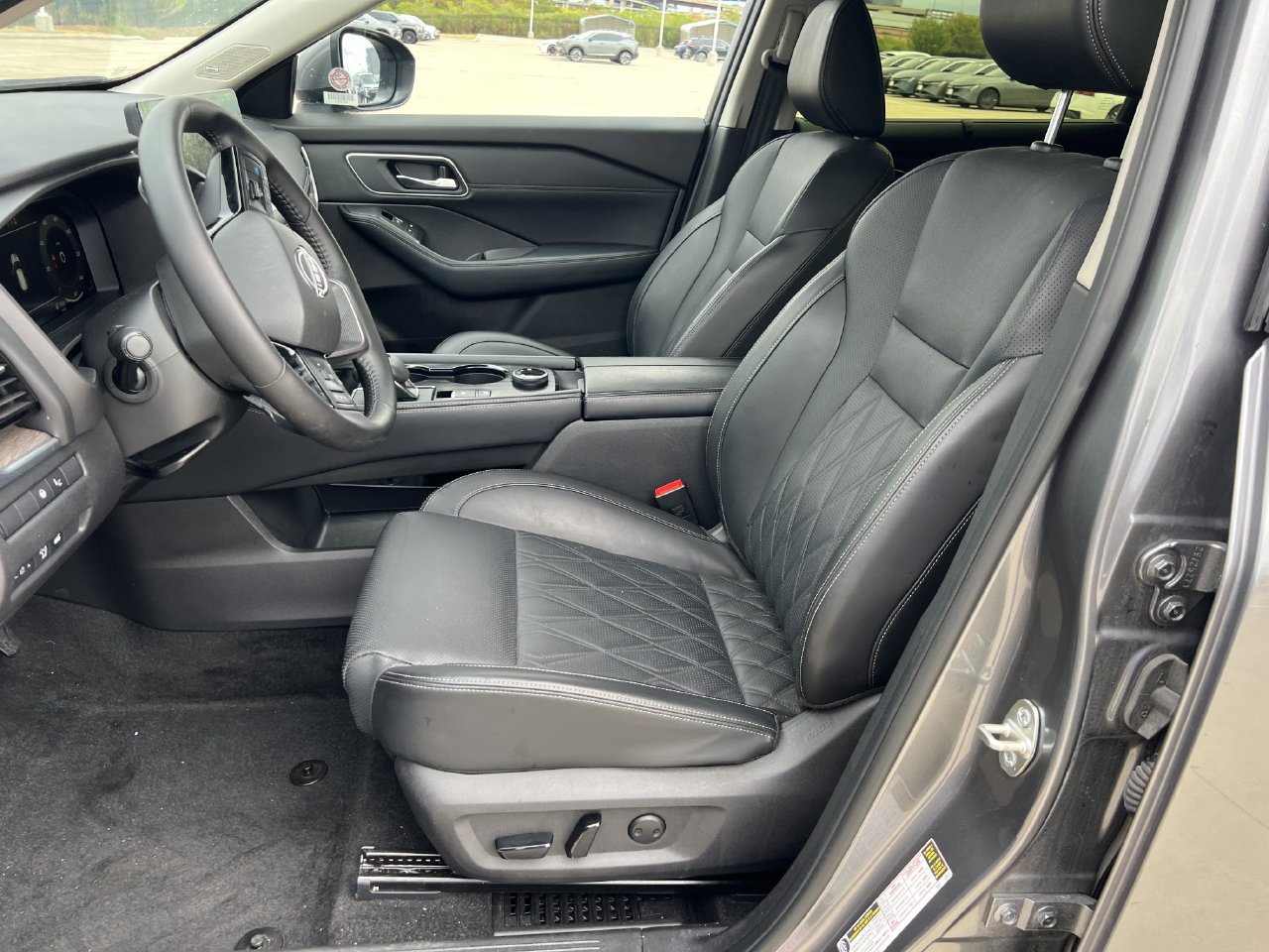 Used 2026 Nissan Rogue Platinum w/ Platinum Premium Package AWD/4WD image 6
