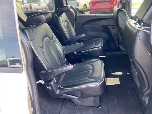 Used 2022 Chrysler Pacifica Limited w/ S Appearance Package FWD image 23