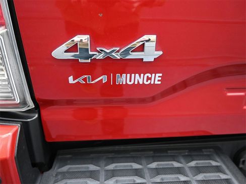 Used 2019 Toyota Tacoma Limited image 10