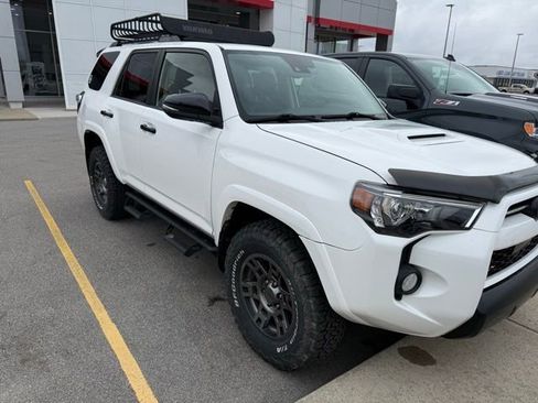 Used 2020 Toyota 4Runner Venture w/ Moonroof Package image 3