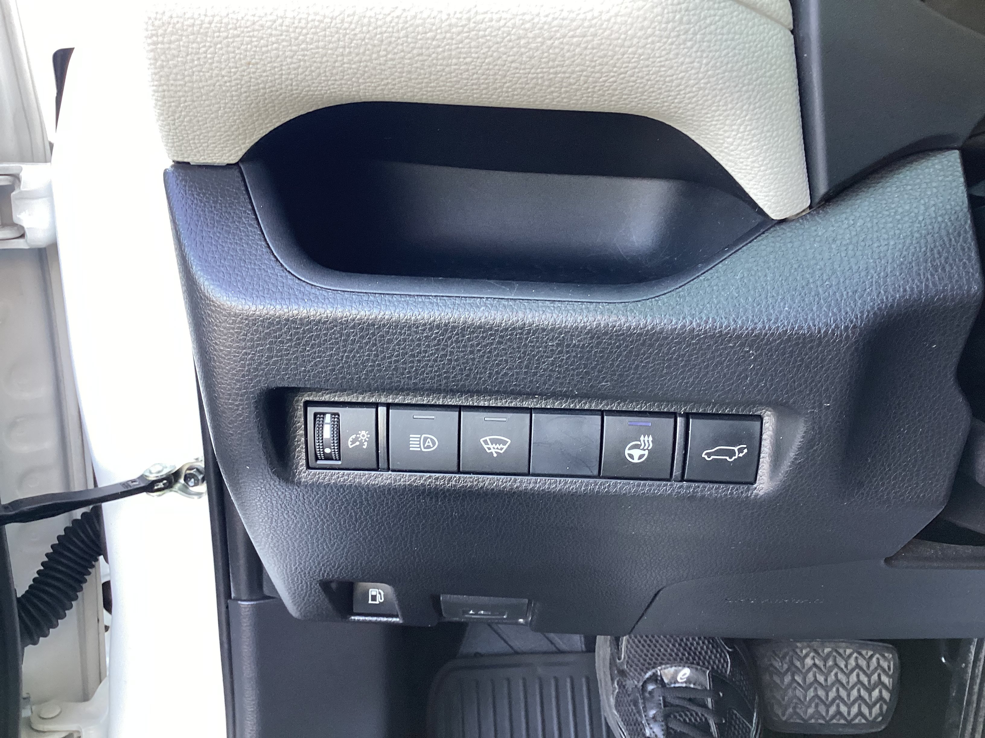 Certified 2021 Toyota RAV4 XLE w/ Convenience Package AWD/4WD image 12