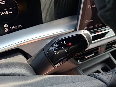 New 2026 Volkswagen Tiguan SE R-Line AWD/4WD image 10