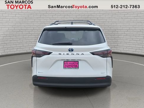 Used 2025 Toyota Sienna XLE image 6