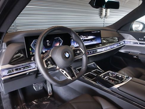 Used 2025 BMW 740i w/ Premium Package RWD image 14