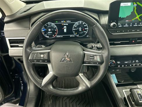 Used 2023 Mitsubishi Outlander SE image 4