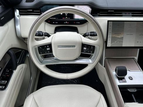 New 2025 Land Rover Range Rover Long Wheelbase SE AWD/4WD image 4