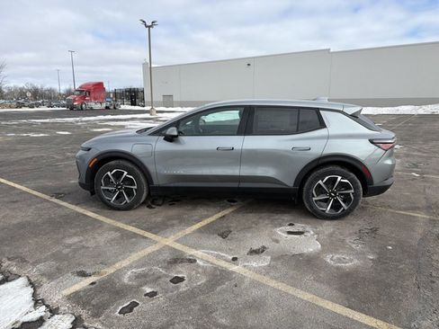 New 2026 Chevrolet Equinox EV LT image 8