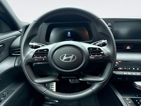 Used 2025 Hyundai Elantra Sport image 12