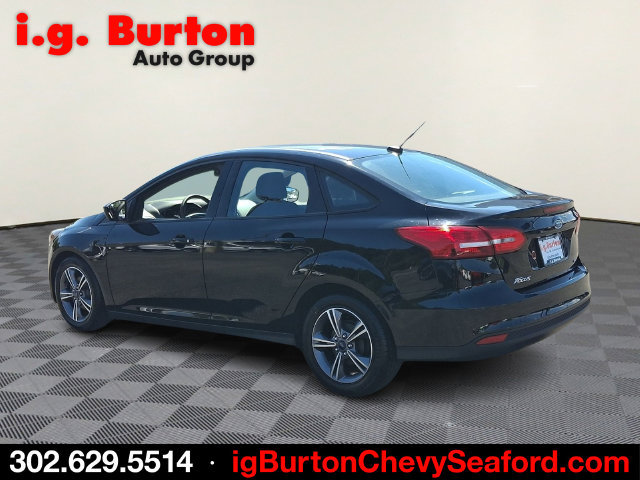 Used 2018 Ford Focus SE w/ SE Appearance Package FWD image 4
