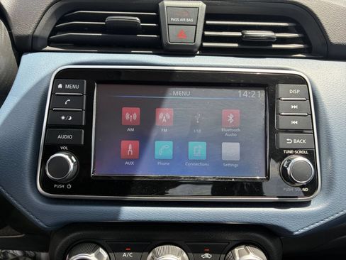 Used 2025 Nissan Versa SV FWD image 16