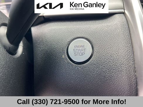 Certified 2022 Kia Sorento S w/ Panoramic Sunroof Package image 38