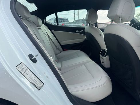 Used 2025 Genesis G70 2.5T RWD image 11