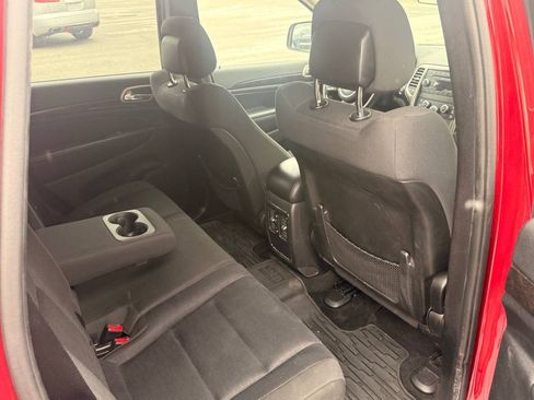 Used 2012 Jeep Grand Cherokee Laredo w/ Laredo E Group AWD/4WD image 11