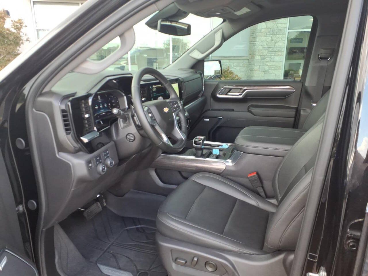 Used 2024 Chevrolet Silverado 1500 LTZ w/ LTZ Convenience Package II AWD/4WD image 14