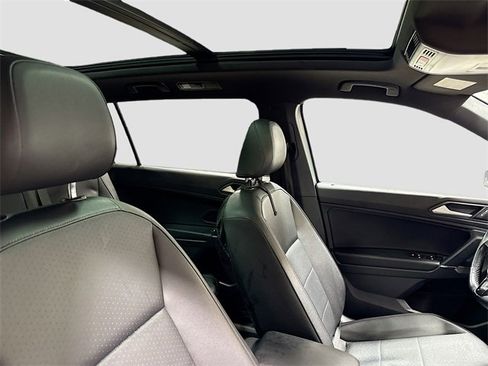 Used 2020 Volkswagen Tiguan SE R-Line w/ 3rd Row Seat Package image 31