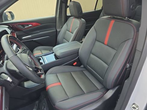Used 2024 Chevrolet Traverse RS image 17