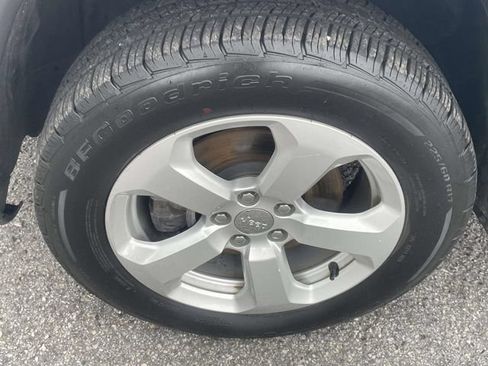Used 2019 Jeep Compass Latitude w/ Cold Weather Group AWD/4WD image 15