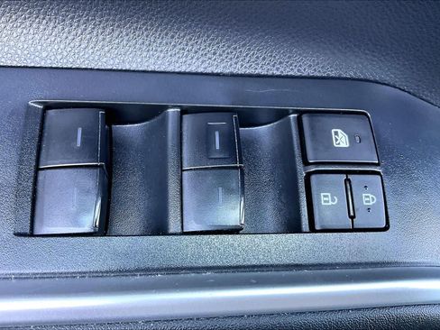 Used 2023 Toyota Highlander XLE AWD/4WD image 32