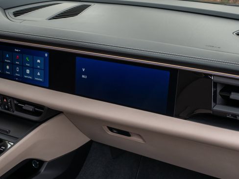 Used 2024 Porsche Macan Turbo Electric w/ Premium Package image 33