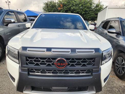 Used 2025 Nissan Frontier Pro-X RWD image 2