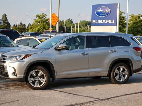 Used 2017 Toyota Highlander Limited AWD/4WD image 19