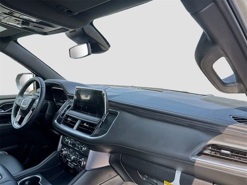 Used 2024 GMC Yukon XL SLT w/ SLT Luxury Package image 24