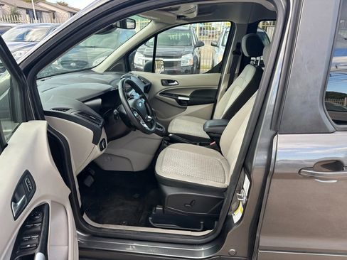 Used 2020 Ford Transit Connect XLT image 5