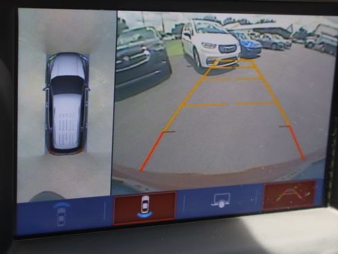 Certified 2018 GMC Acadia Denali w/ Technology Package FWD image 16