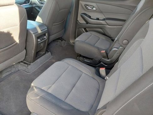 Used 2022 Chevrolet Traverse LT image 34