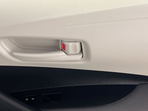 Used 2025 Toyota Corolla LE w/ Convenience Package FWD image 32