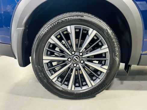 New 2026 Nissan Pathfinder Platinum FWD image 13