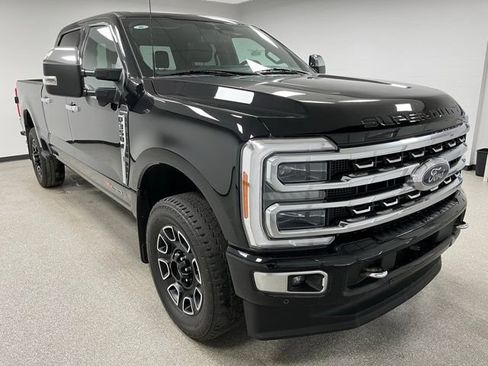 Used 2023 Ford F350 Platinum AWD/4WD image 2